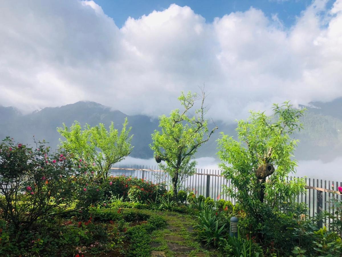 Pao'S Sapa Leisure Hotel Exterior foto View of the mountains from the village