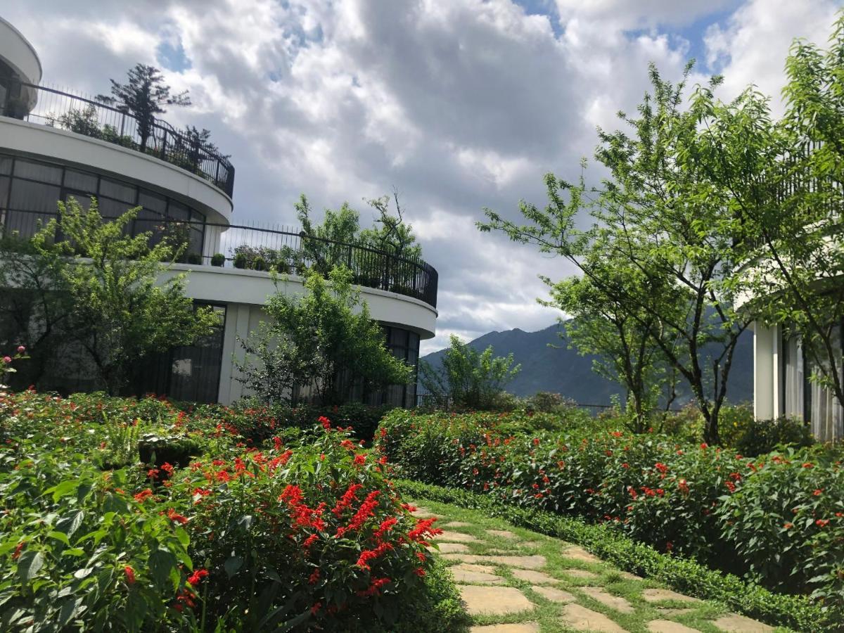 Pao'S Sapa Leisure Hotel Exterior foto The garden of the hotel